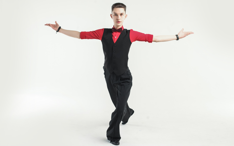 Антон Бунеев — преподаватель детских и вхрослых групп в студии танцев Лето