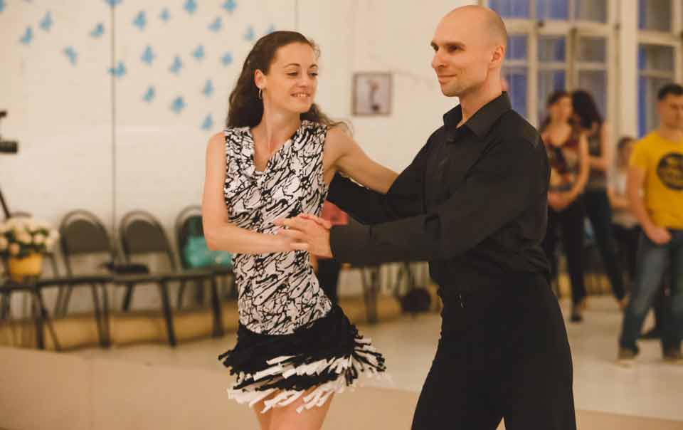 Сергей Алексеев и Евгения Ганул танцуют хастл