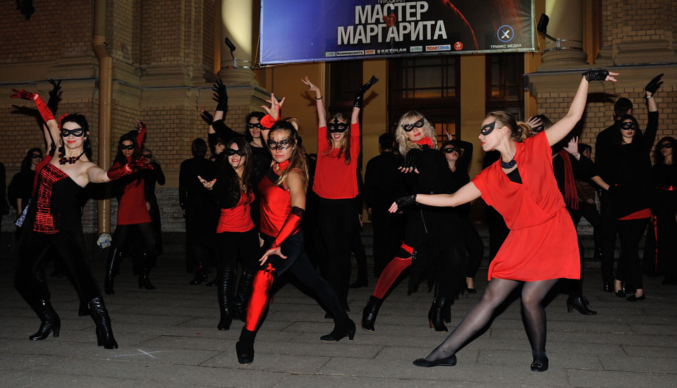 постановка «Мастер и Маргарита», выступление у Санкт-Петербургского Мюзик-Холла 31 октября 2014 года.